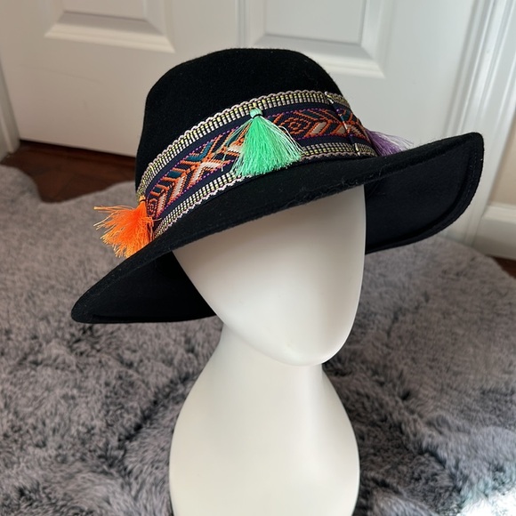 MadeInItaly Intrend by MaxMara Accessories Felt Fedora with Embroidered Ribbon. - Picture 6 of 14